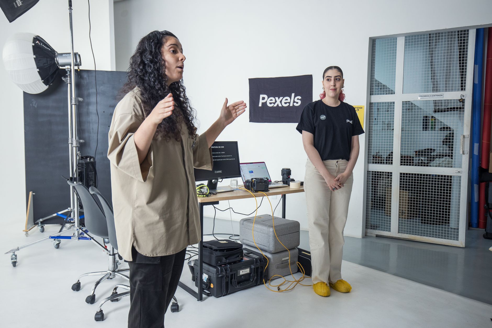 Studio vidéo professionnel pour illustrer HeyGen AI et la création de vidéos par intelligence artificielle