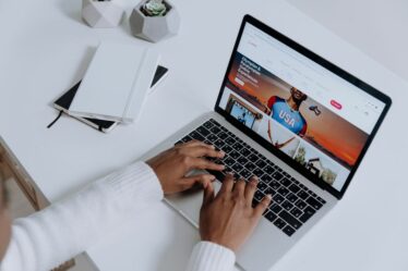 Automatisation web avec agents IA dans un navigateur