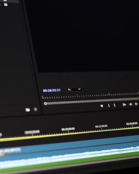 Interface de montage vidéo pour illustrer Runway Aleph et l’édition vidéo par IA