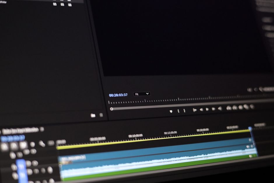 Interface de montage vidéo pour illustrer Runway Aleph et l’édition vidéo par IA
