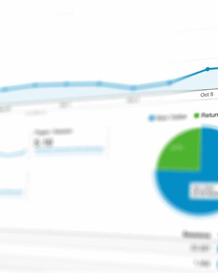 Tableau de bord analytics illustrant la visibilité d’une marque dans les moteurs IA