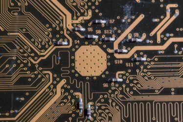 Puce électronique, illustration pour le brief quotidien sur l’intelligence artificielle