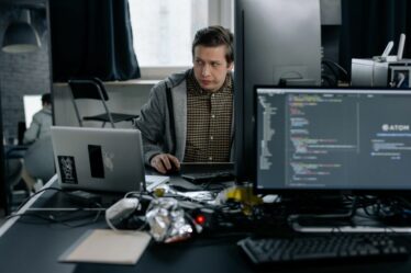 Agents, API et code : l’IA passe en mode produit