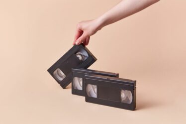 Montage vidéo sur ordinateur pour illustrer Veo 3.1 et la création vidéo par IA