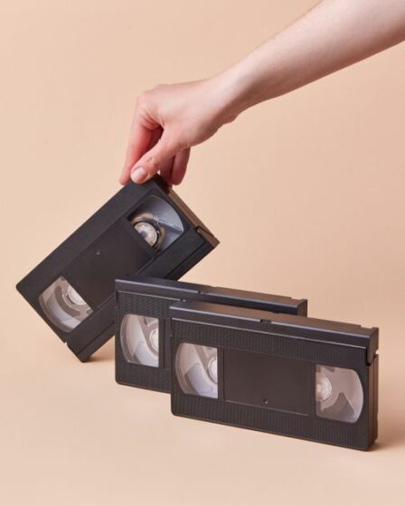 Montage vidéo sur ordinateur pour illustrer Veo 3.1 et la création vidéo par IA